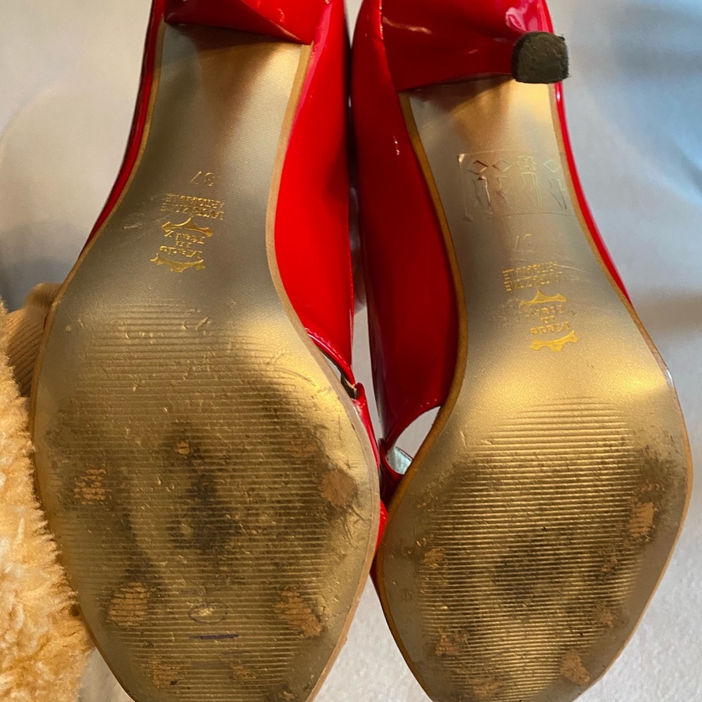 Red heels - Picture 6 of 9